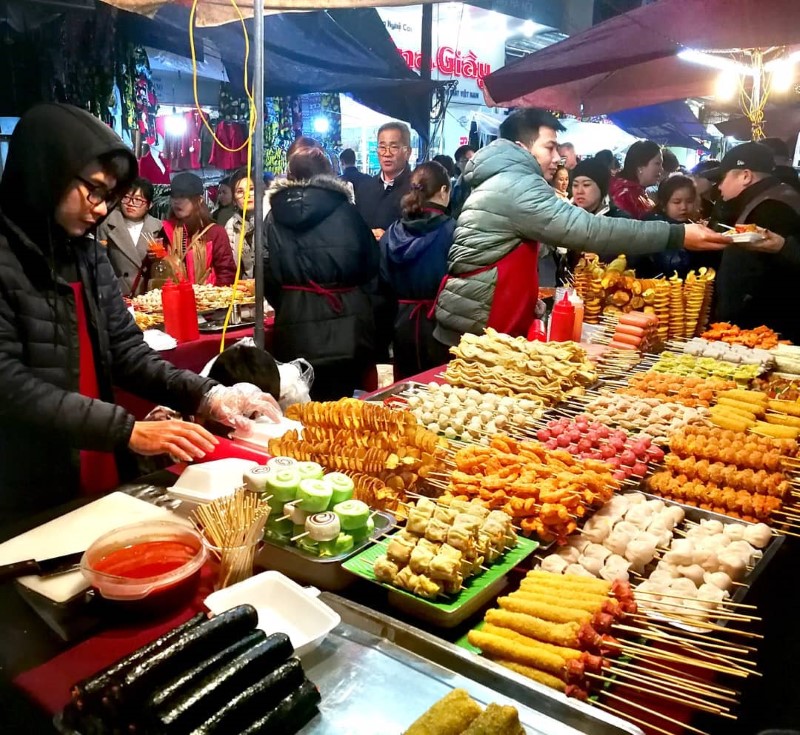 Hanoi night market 