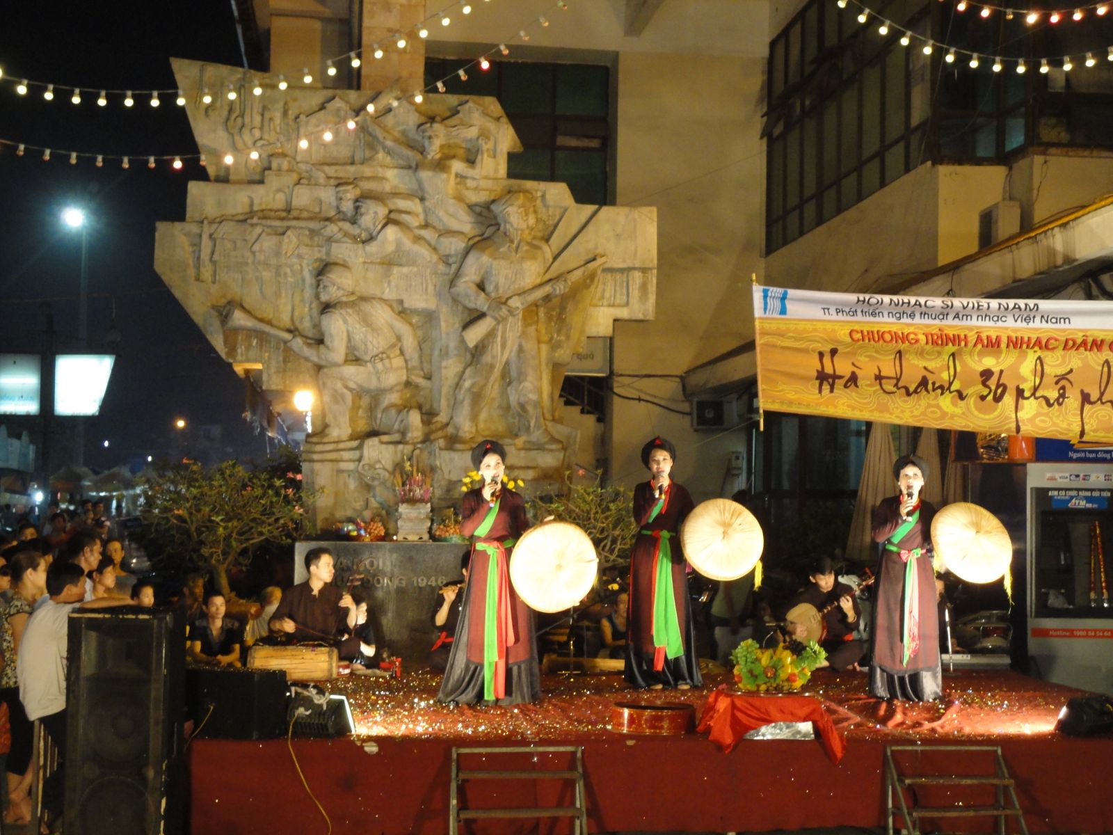 hanoi night market 