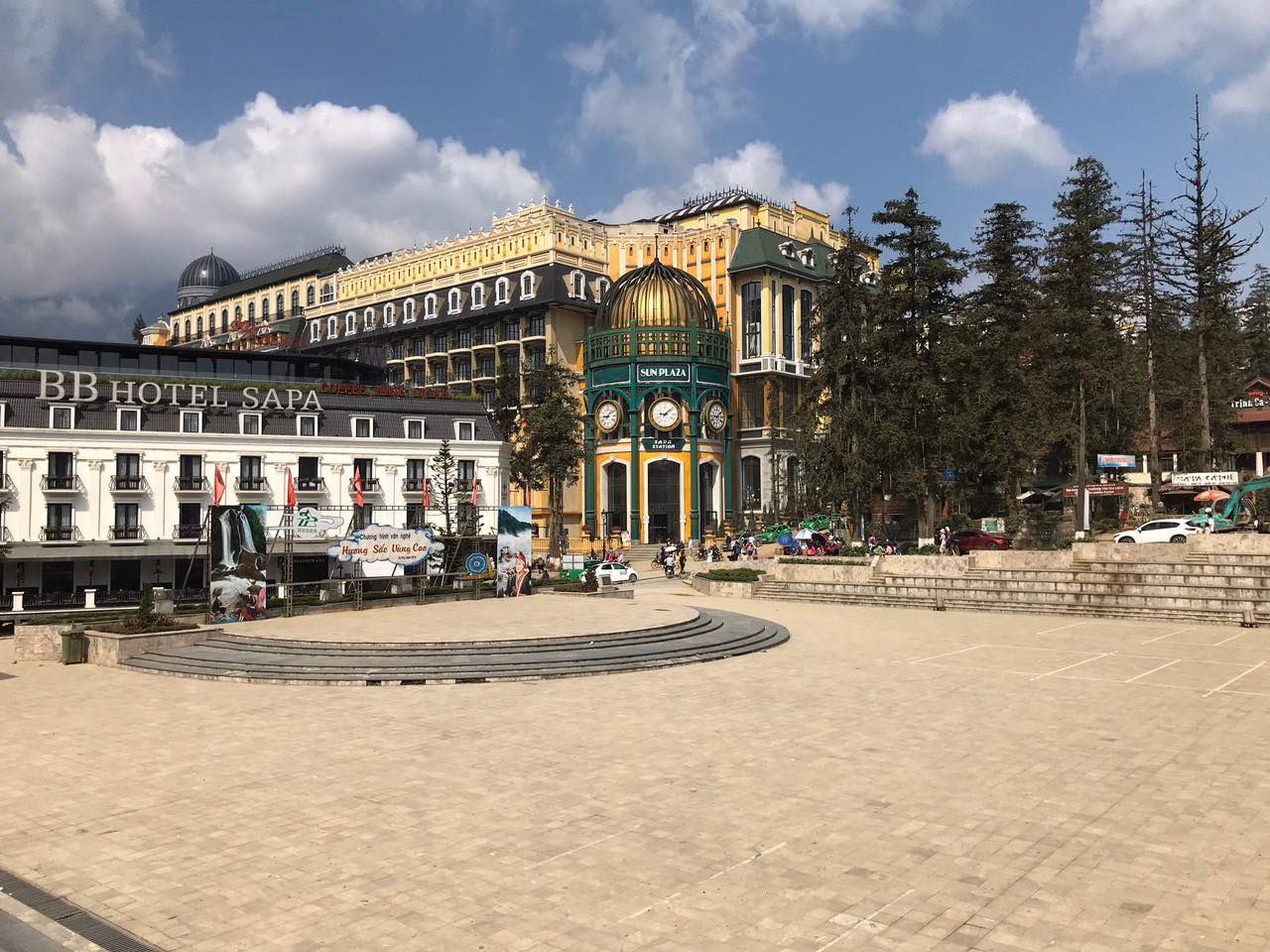 Sapa square town