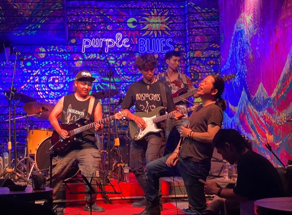 purple-blues-bar